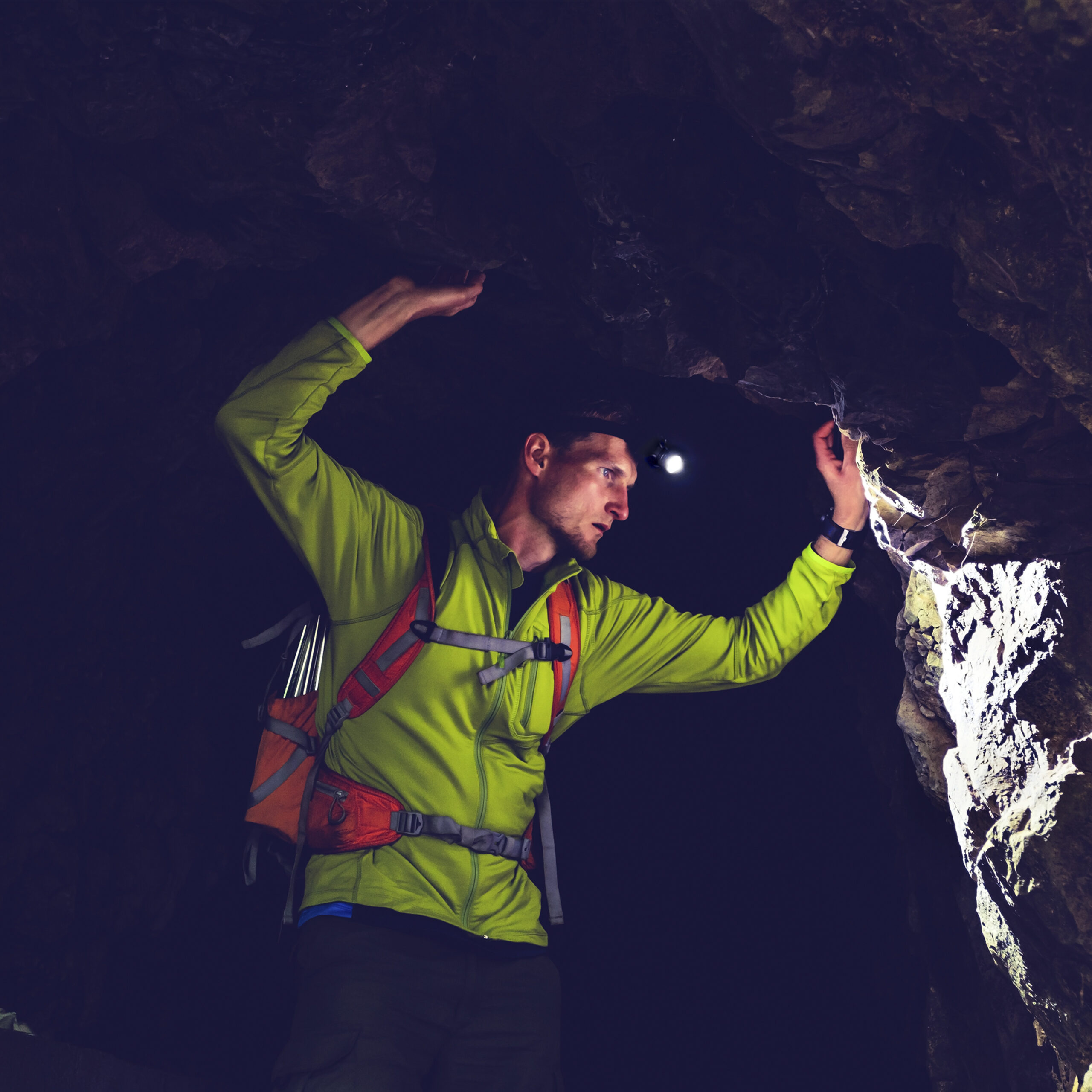 Luz frontal recargable con zoom