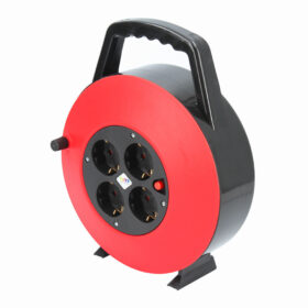 Bobina enrollable de 15 metros y cuatro enchufes